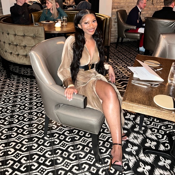 Meet your Posher, Christina - Picture 2 of 9